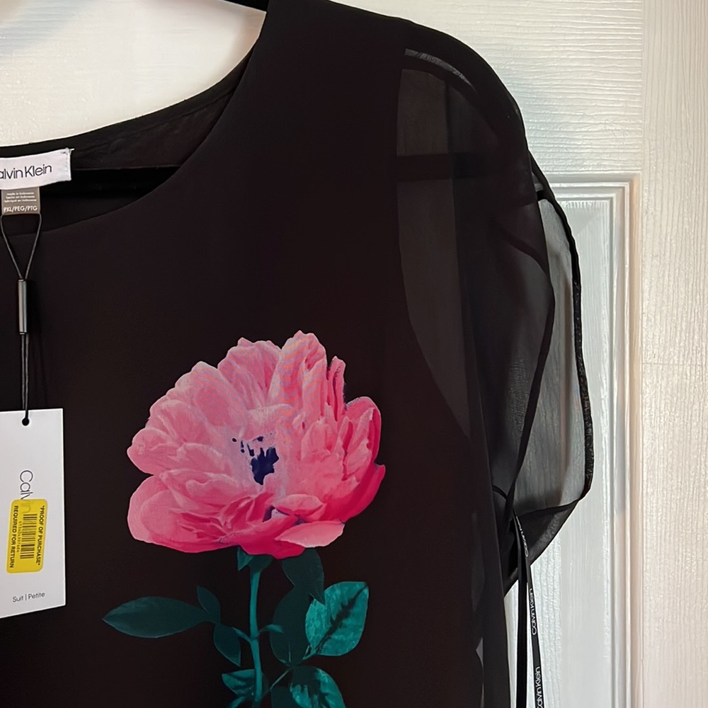 Calvin Klein shirt with tags on - Picture 3 of 3